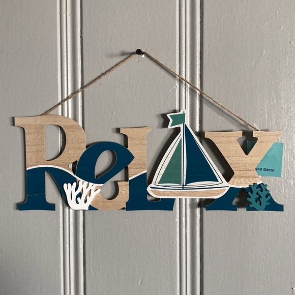 NWT Coastal Wooden RELAX Decoration Sign w/ Coral 🪸 & Sailboat ⛵️ - Picture 11 of 17
